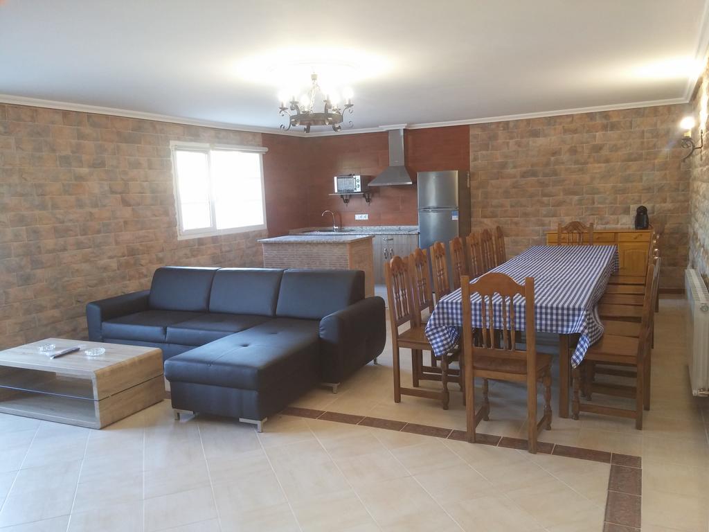 Puerta De Caderechas Villa Terminon Екстериор снимка
